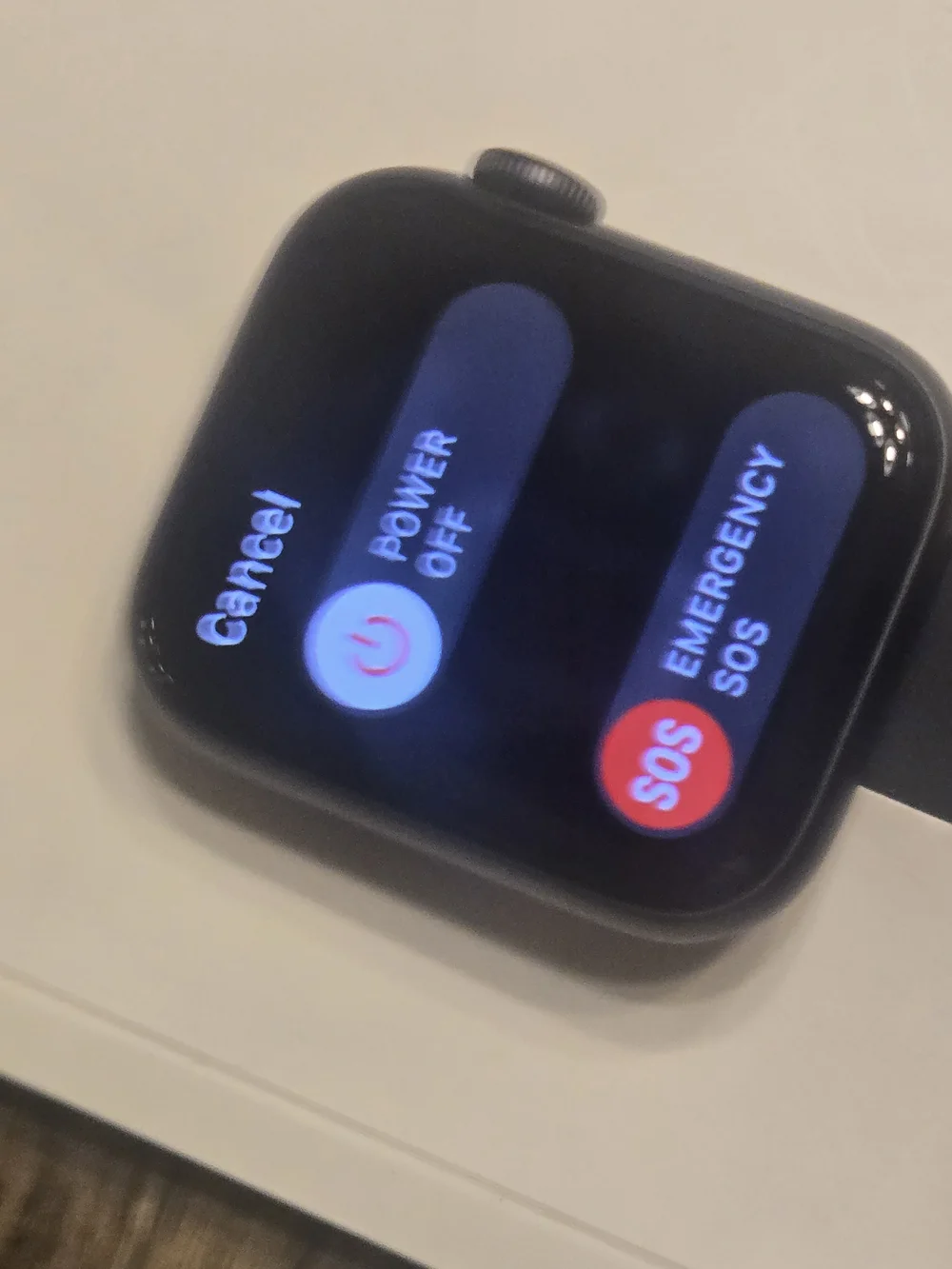 never used Apple Watch SE (1st Generation) with built-in GPS + Cellular